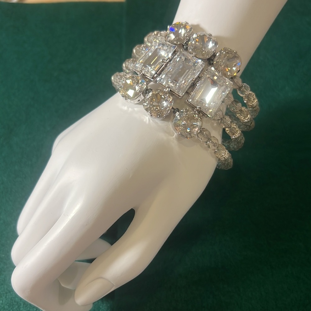 Sample pristine- bracelet- rhodium plated All Swarovski Crystal components NWT.